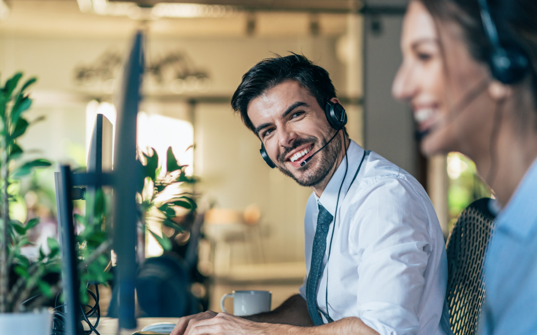 Cómo implementar un servicio de atención al cliente proactivo (y por qué debería hacerlo)