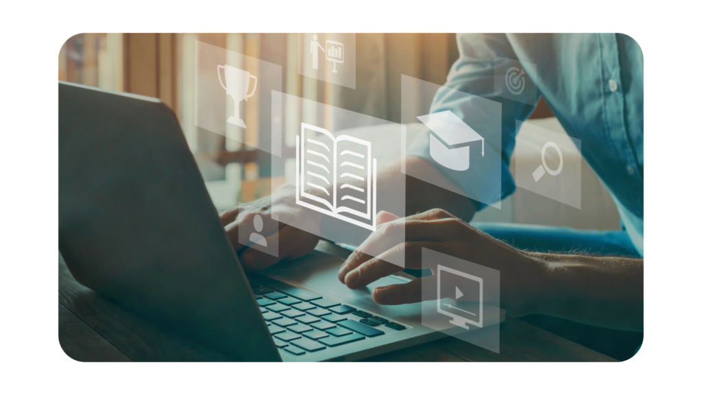 Persona capacitándose en línea y en tiempo real