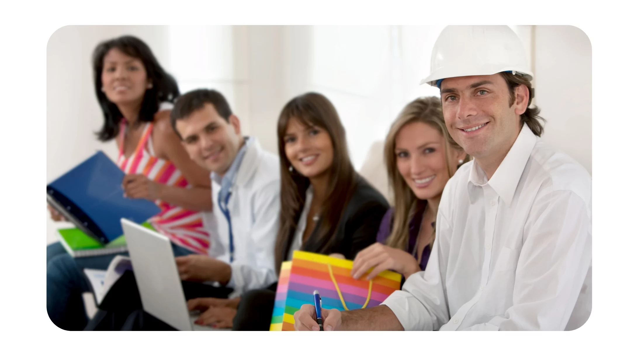 Empleados de distintas industrias. 