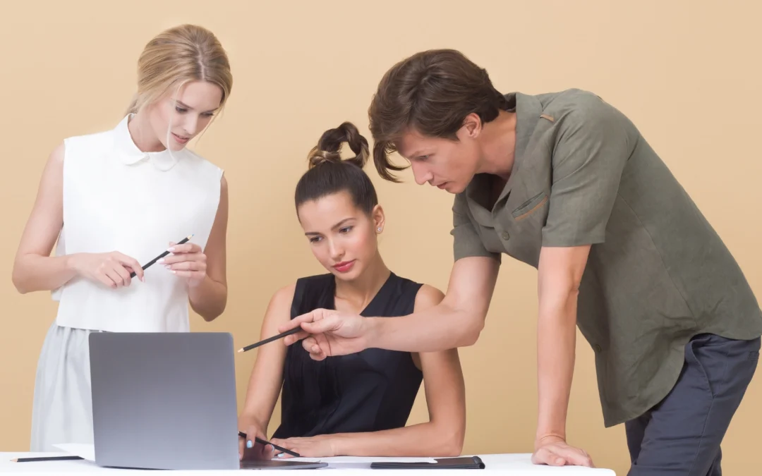 Usar retroalimentación para mejorar las interacciones con clientes